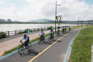 서울시, ’한강 자전거패트롤’ 운영...자전거도로 안전문화 홍보 캠페인 진행